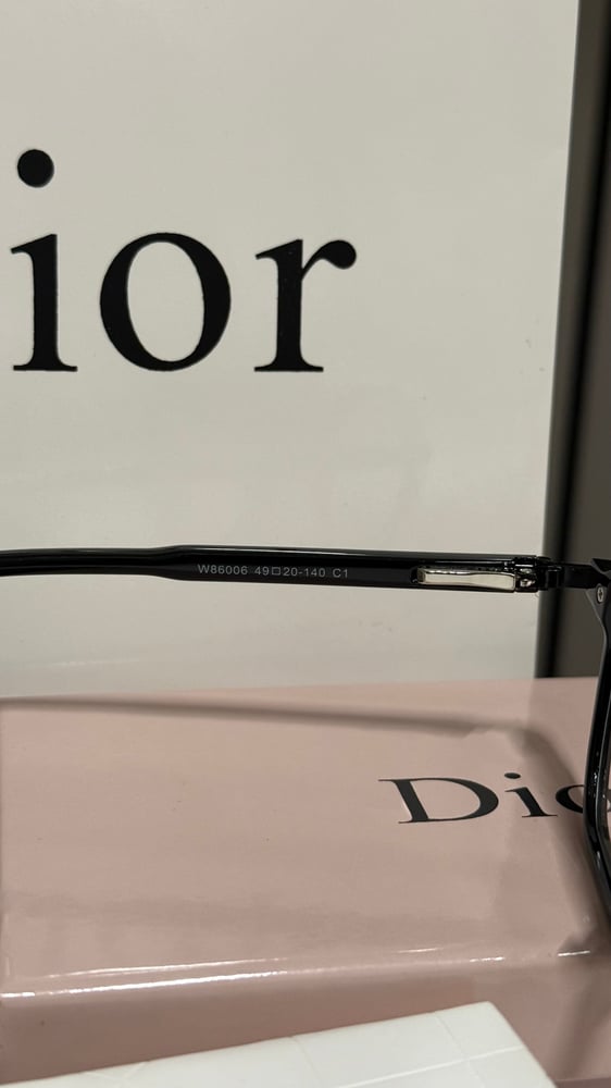 نظارة شمسيه من Dior اطار اسود - عدسة  شفاف