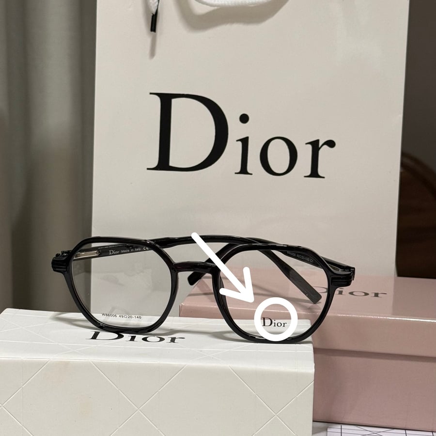 نظارة شمسيه من Dior اطار اسود - عدسة  شفاف