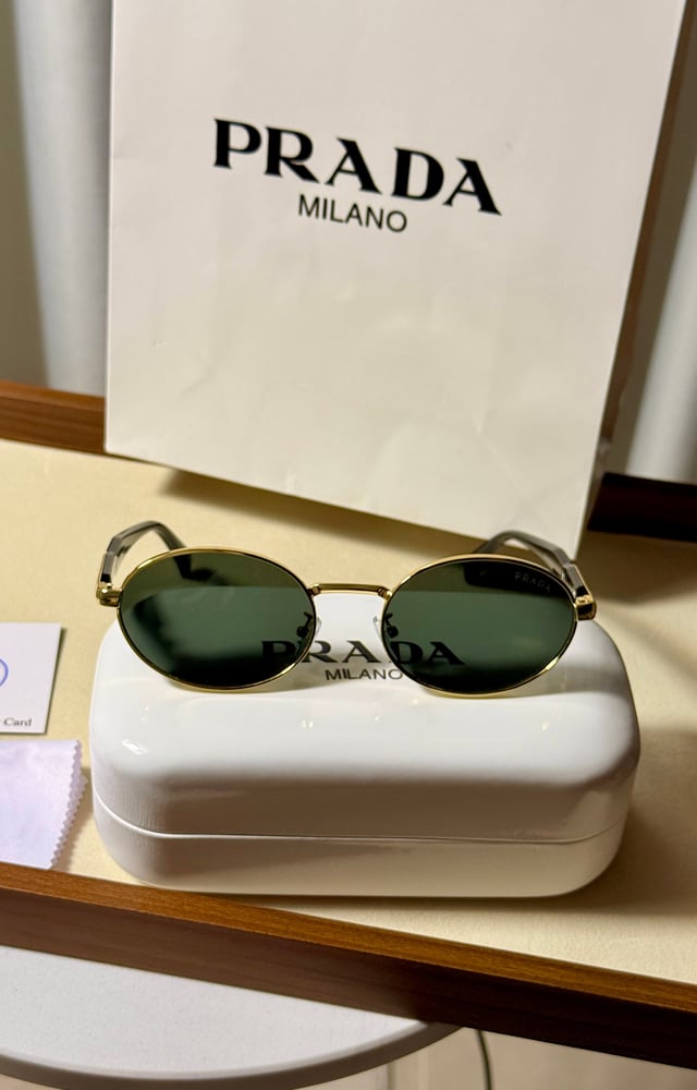 نظارة PRADA ـ اطار ذهبي عدسة زيتي