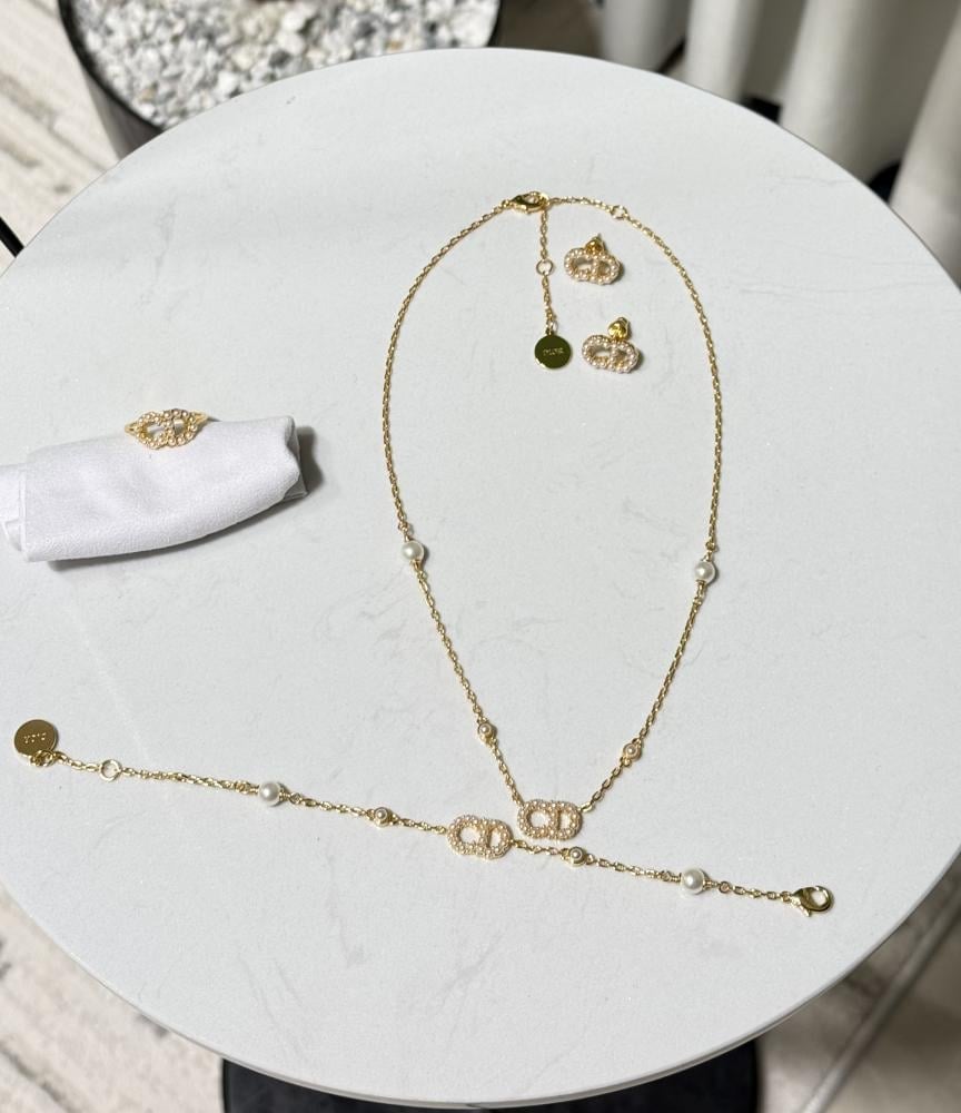 طقم DIOR ذهبي 4 قطع