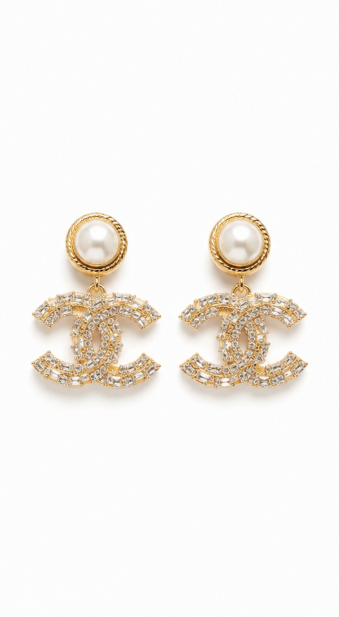 حلق CHANEL ذهبي