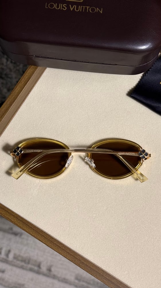 نظارة LOUIS VUITTON{لونين}