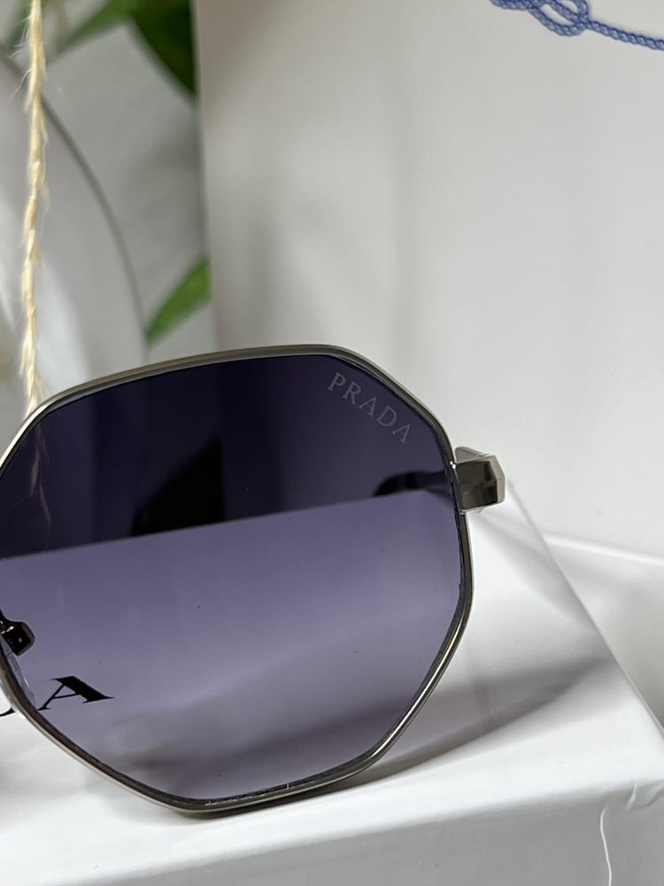 نظارة PRADA أطار فضي -فضي ماستر كواليتي