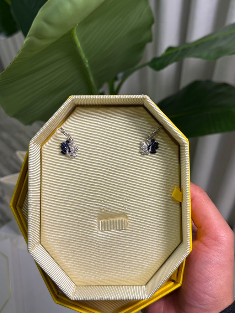 أقراط swarovski فضي
