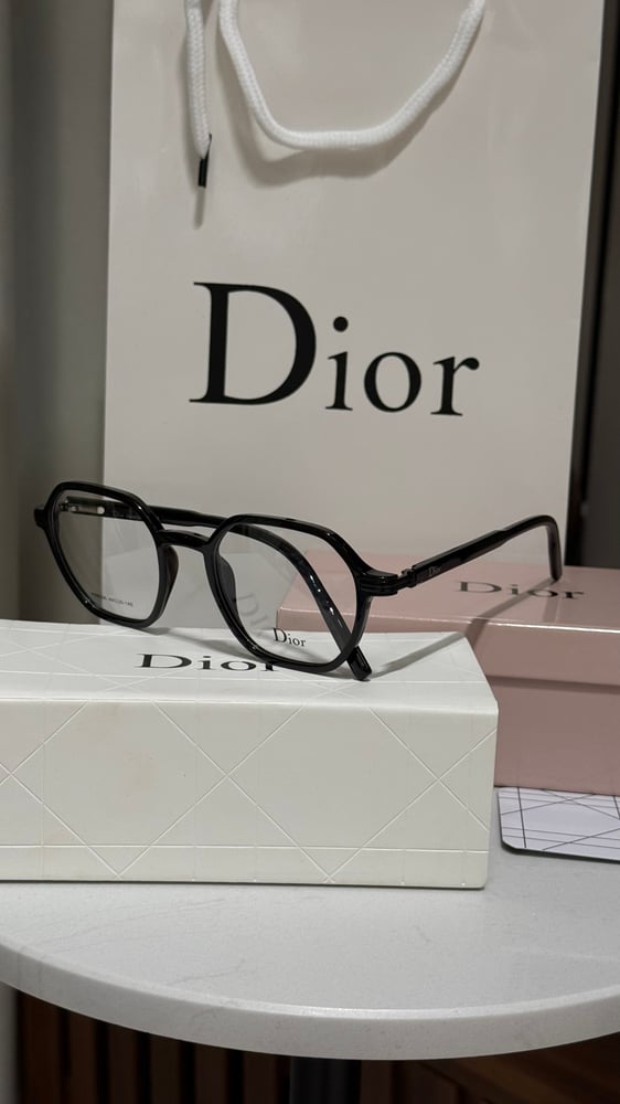 نظارة شمسيه من Dior اطار اسود - عدسة  شفاف