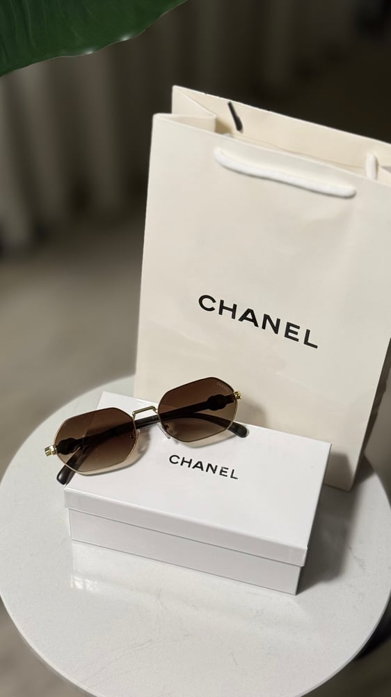 نظارة CHANEL اطار ذهبي عدسة بني