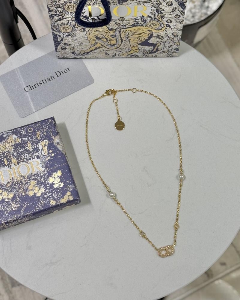 طقم DIOR ذهبي 4 قطع