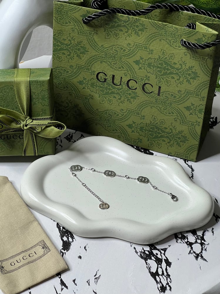 اسوارة GUCCI فضي ماستر كواليتي