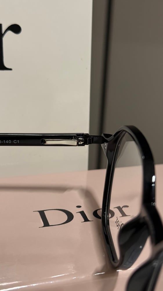 نظارة شمسيه من Dior اطار اسود - عدسة  شفاف