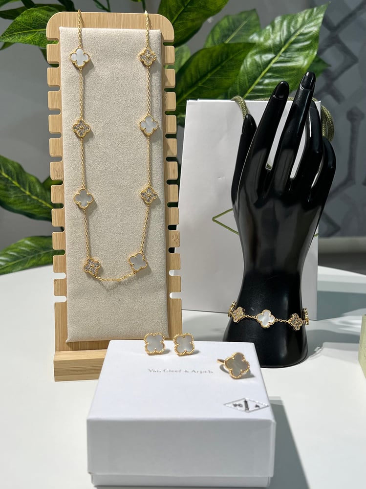 طقم van cleef  ذهبي
