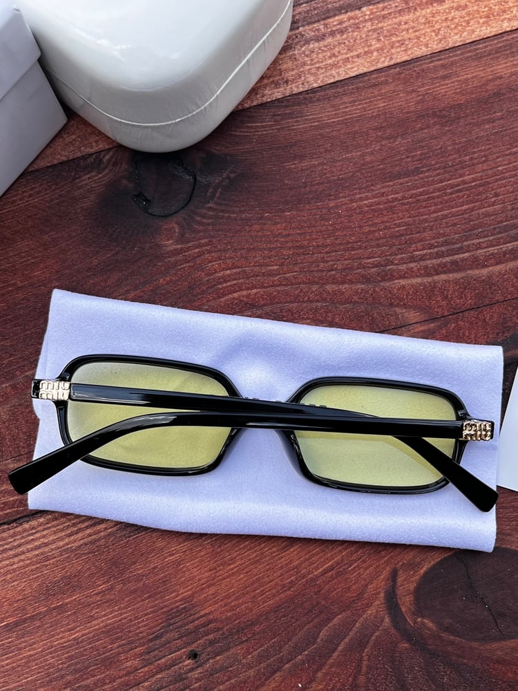 مجموعة نظارة miu miu