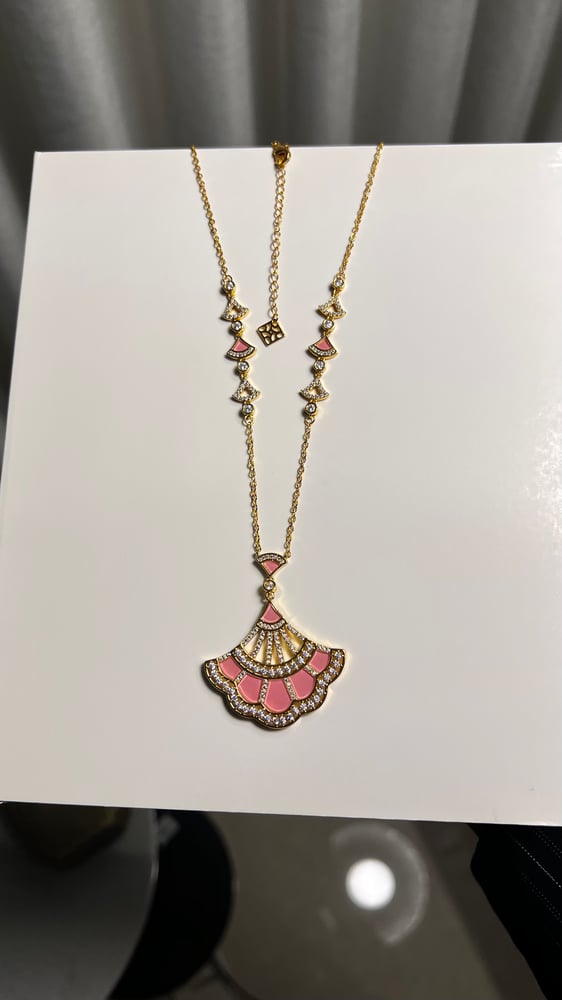 سلسال BVLGARI الماسي -وردي