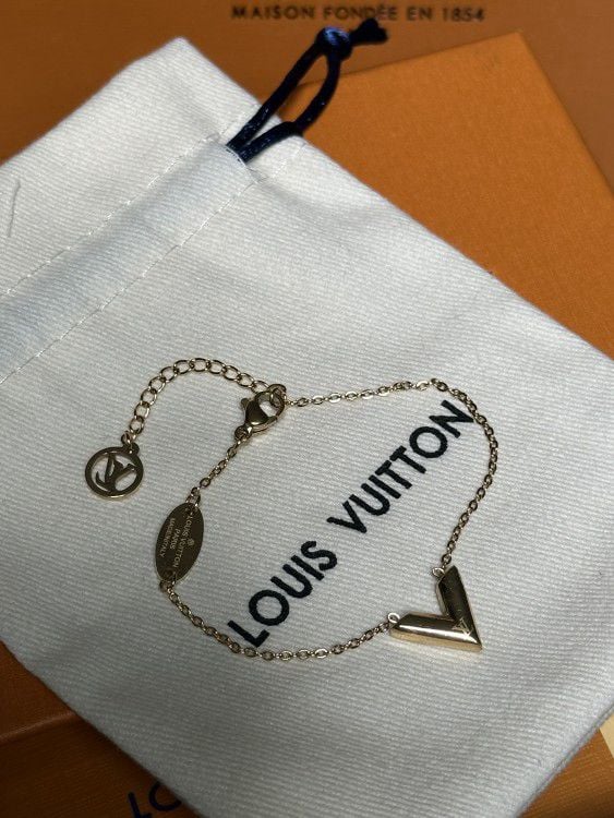 صورة إسوارة Louis Vuitton إسوارة LOUIS VUITTON معدن ذهبي ماستر كواليتي