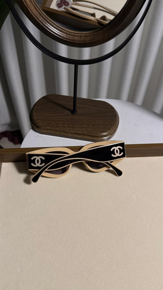 نظارة CHANEL عدسه اسود