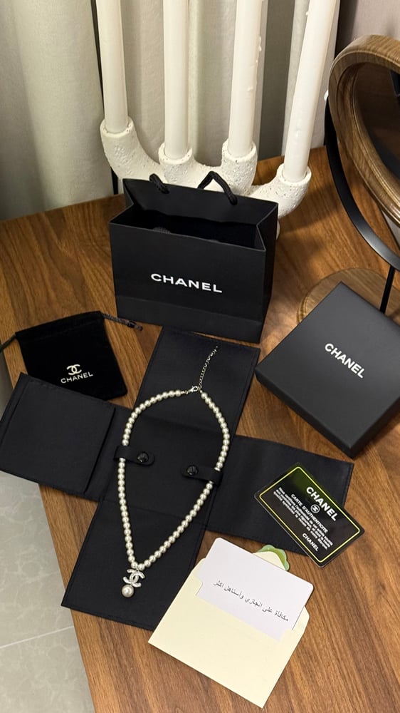 سلسال  CHANEL فضي