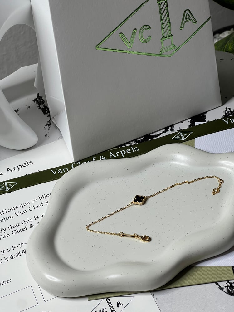 إسوارة Van cleef اذهبي_اسود