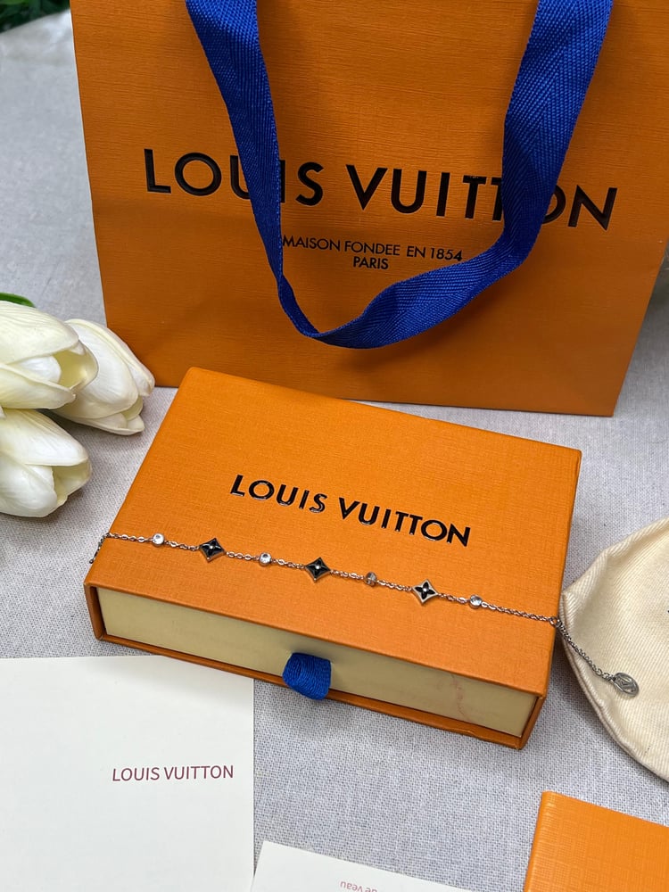 إسوارة LOUIS VUITTON معدن فضي ماستر كواليتي