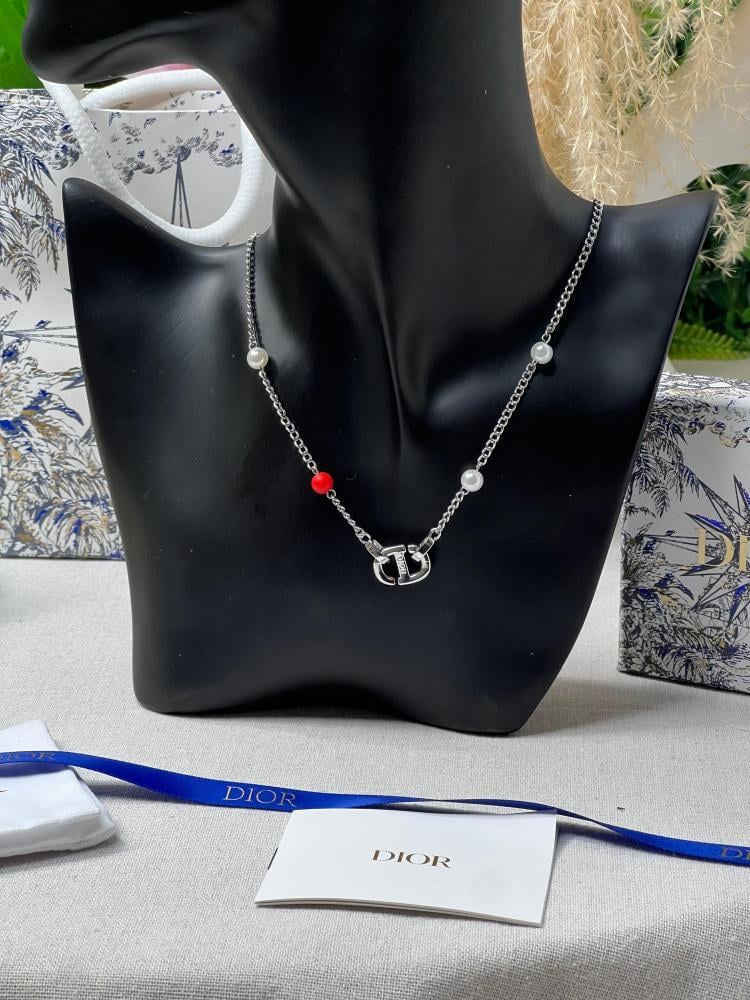 سلسال  Dior  الفضي