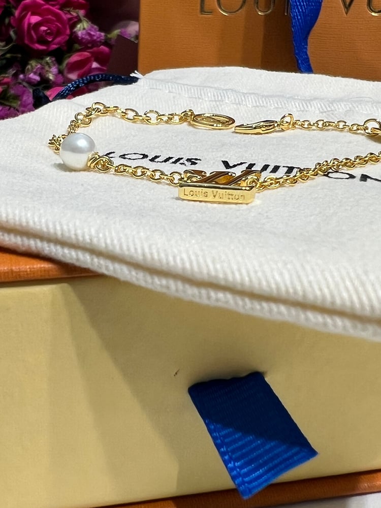إسوارة LOUIS VUITTON معدن ذهبي