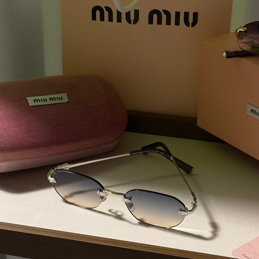 نظارة miu miu اطار فضي عدسة مدرج