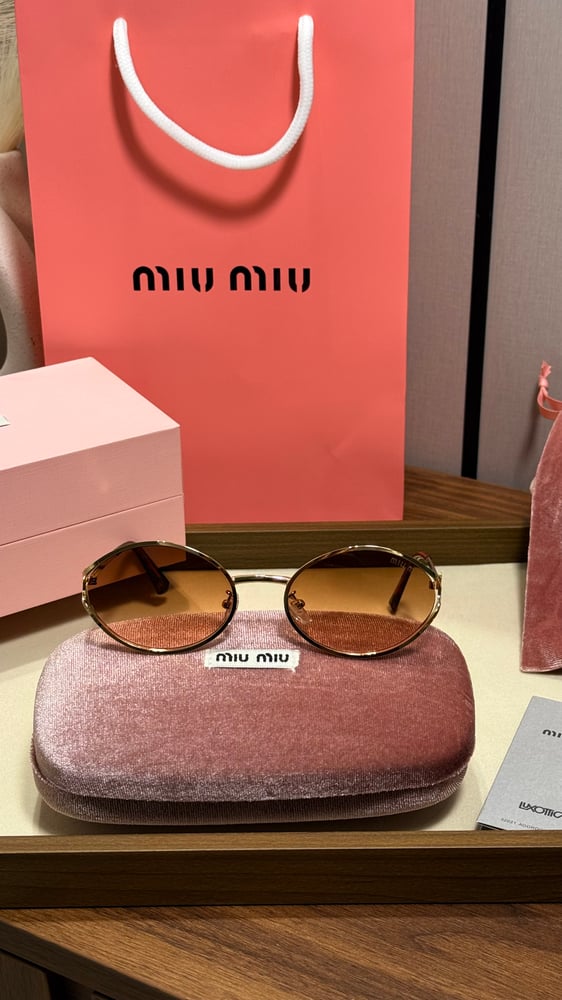 نظارة miu miu إطار ذهبي - عدسة مدرج مائل الى البني