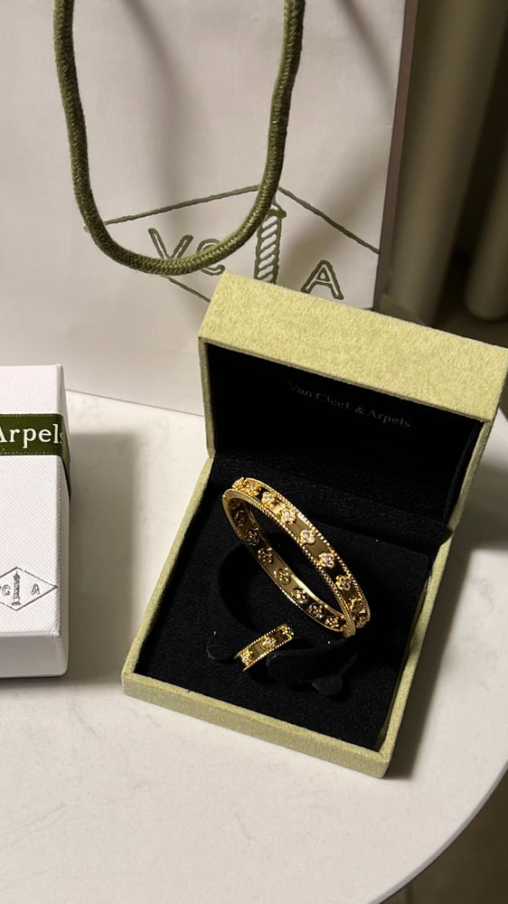 اسوارة + خاتم من van Cleef