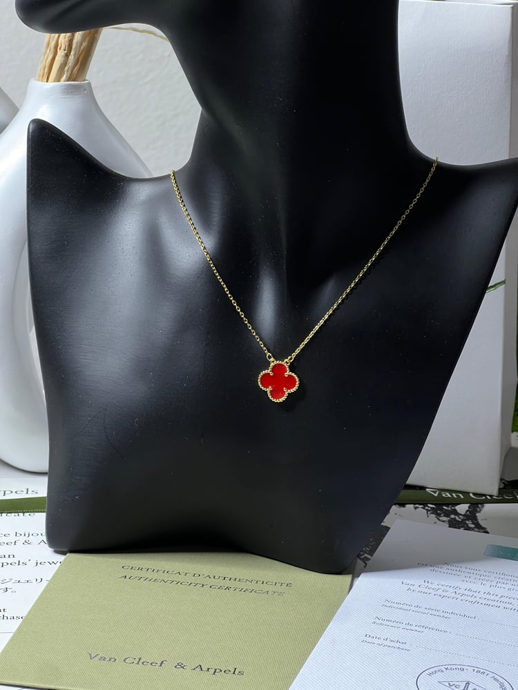 سلسال Van cleef المميز _ أحمر
