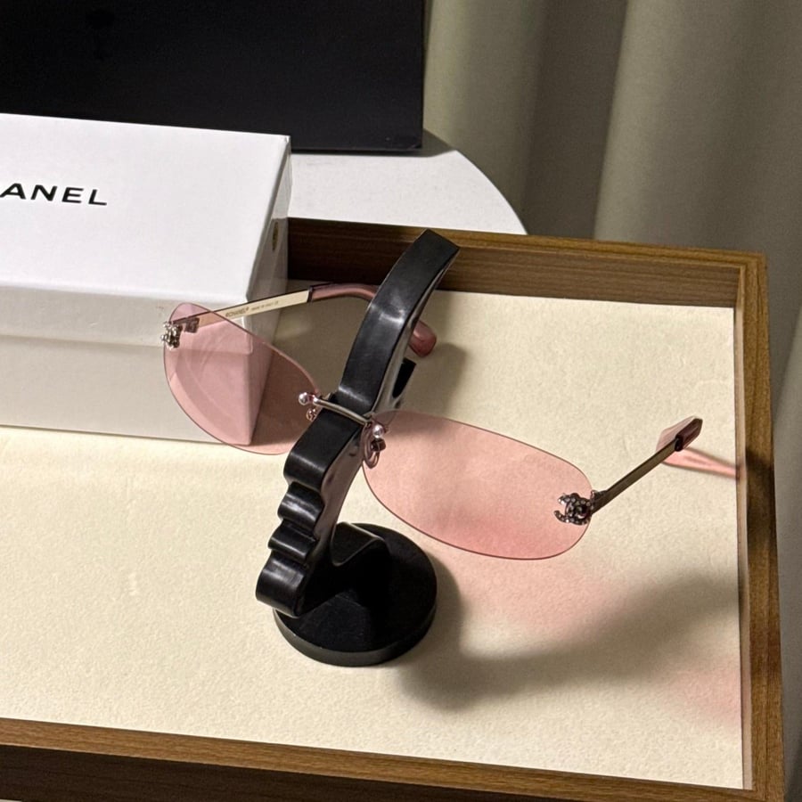 نظارة CHANEL -   أطار فضي  - عدسة اسود