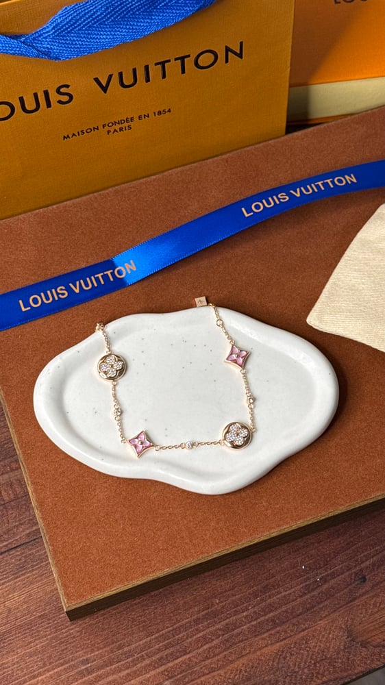 اسوارة LOUIS VUITTON معدن روز قولد - وردي