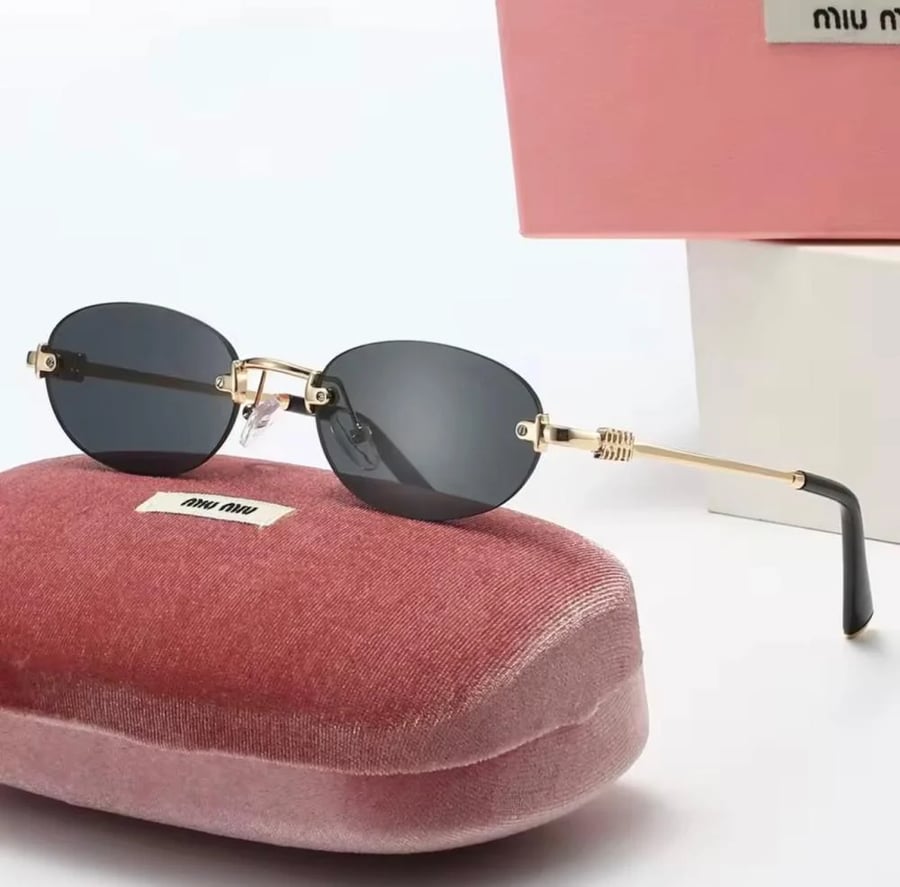 نظارة miu miu أطار ذهبي عدسة أسود