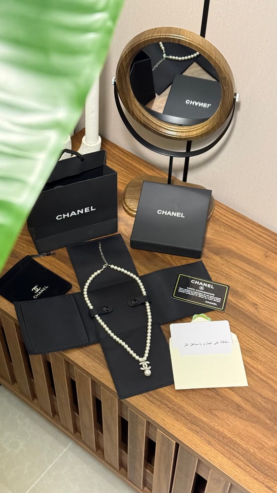 سلسال  CHANEL فضي