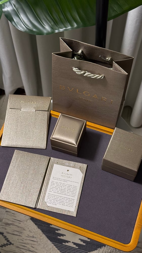 خاتم BVLGARI خاتم BVLGARI  جهتين ، كرستالات وصدفي متحرك