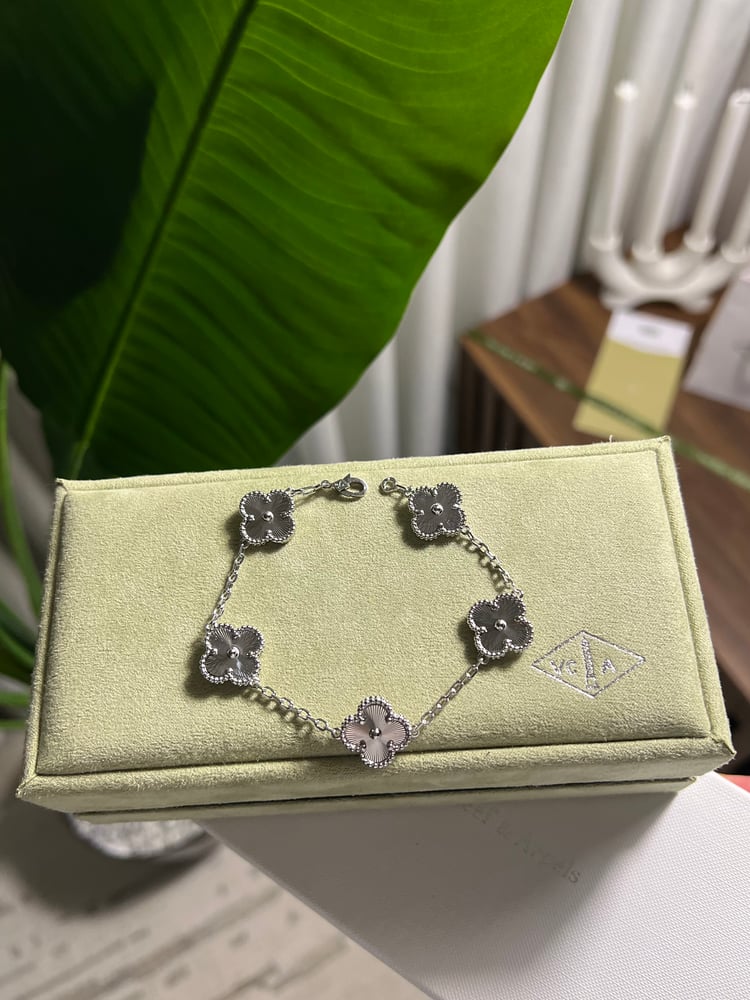 إسوارة Van cleef فضي