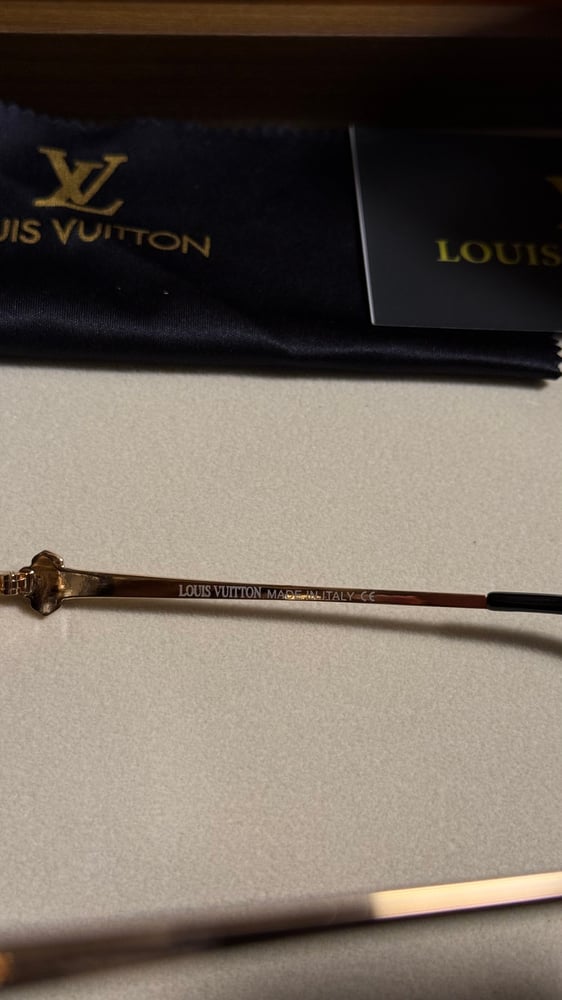 نظارة LOUIS VUITTON{لونين}
