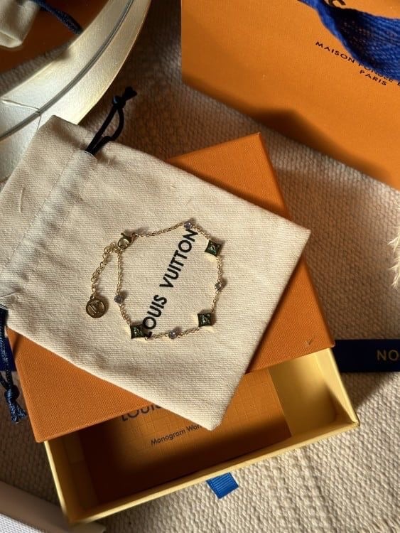 إسوارة LOUIS VUITTON معدن ذهبي أخضر ماستر كواليتي