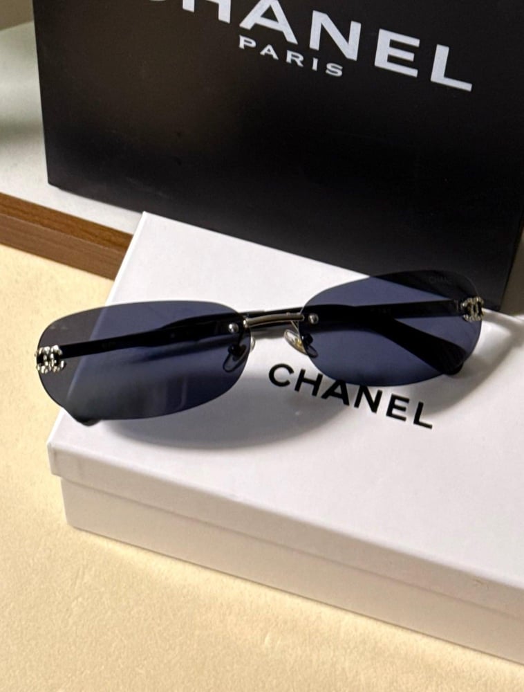 نظارة CHANEL -   أطار فضي  - عدسة وردي