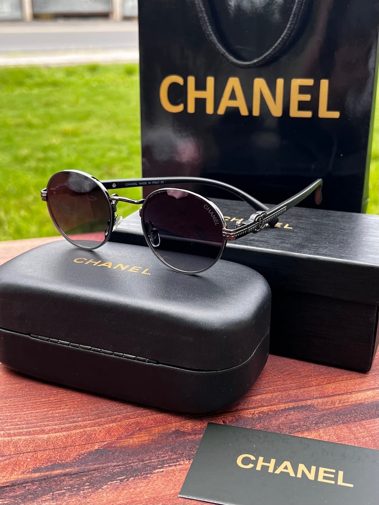 نظارة CHANEL - أسود