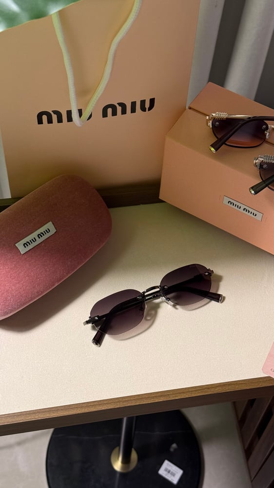 نظارة miu miu  ملون