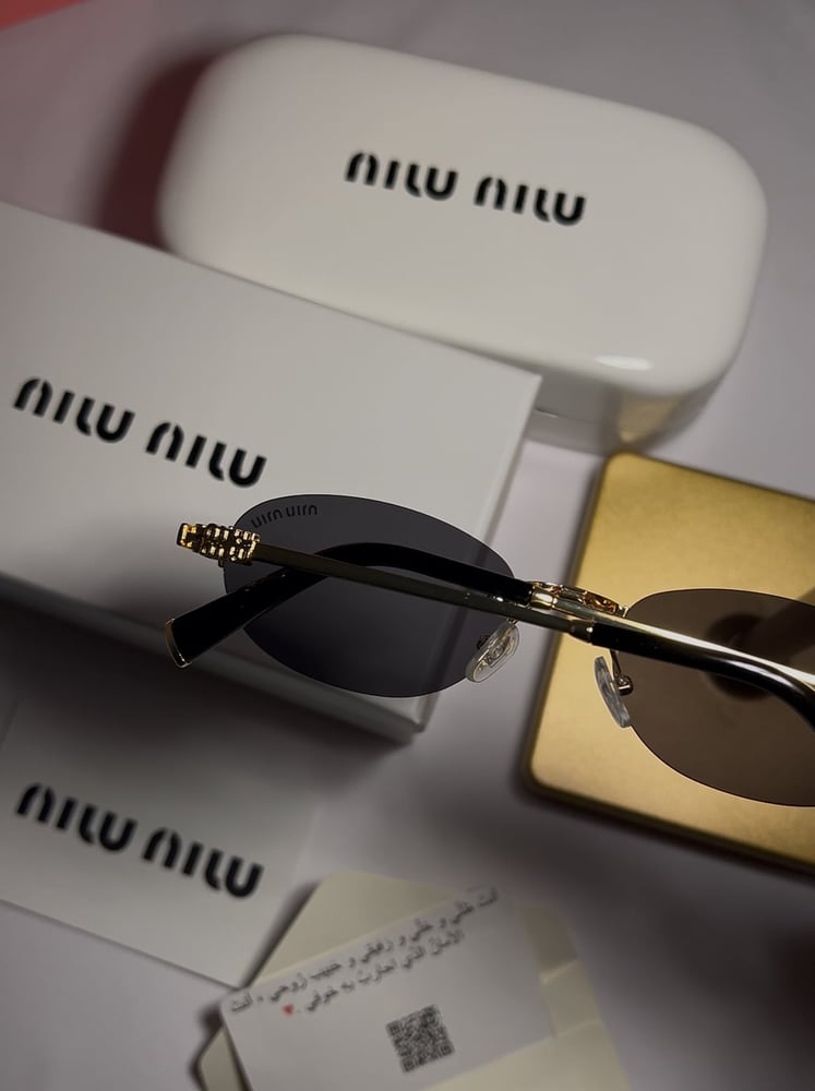 نظارة miu miu أطار ذهبي عدسة أسود