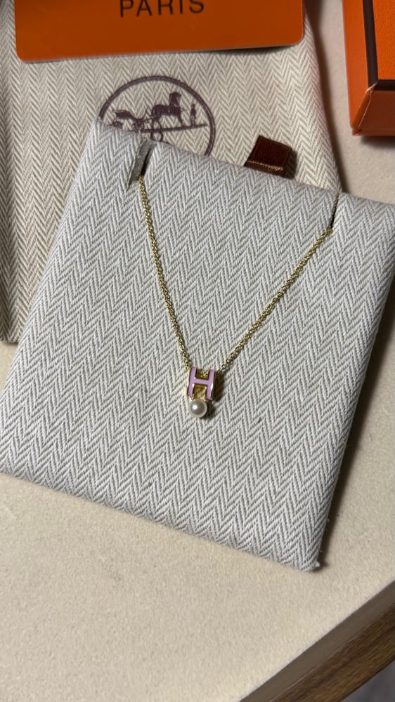 سلسال مع حلق  HERMES  وردي لؤلؤ