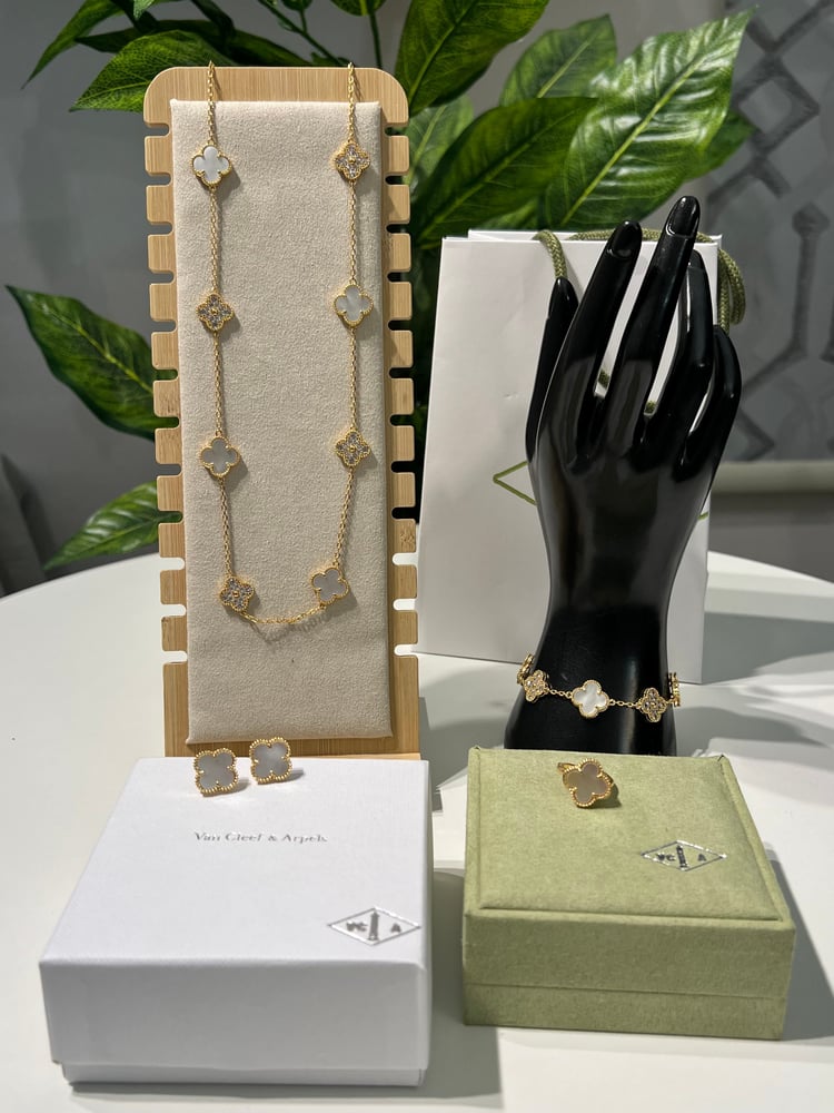 طقم van cleef  ذهبي