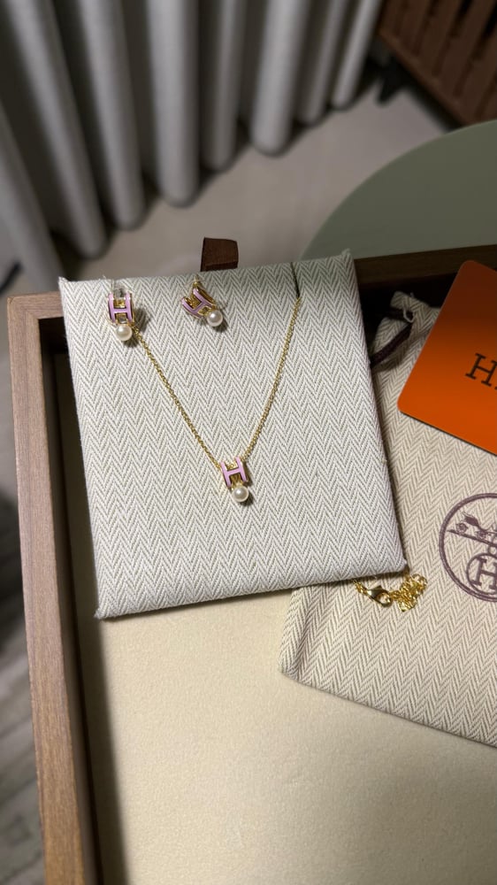 سلسال مع حلق  HERMES  وردي لؤلؤ