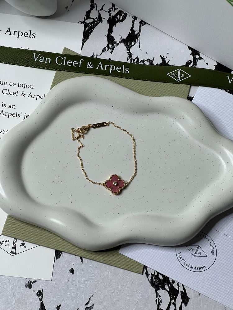 إسوارة Van cleef ذهبي_ وردي