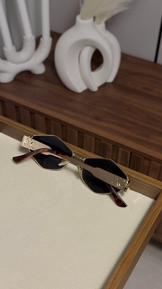 نظارة CELINE إطار ذهبي عدسة سوداسي لون زيتي