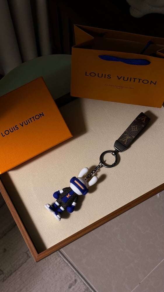 ميدالية مفاتيح LOUIS VUITTON لون اسود