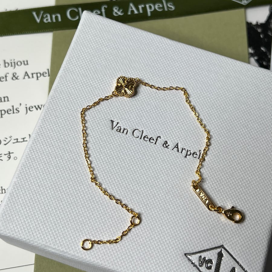 إسوارة Van cleef ذهبي - وردة واحدة ماستر كواليتي