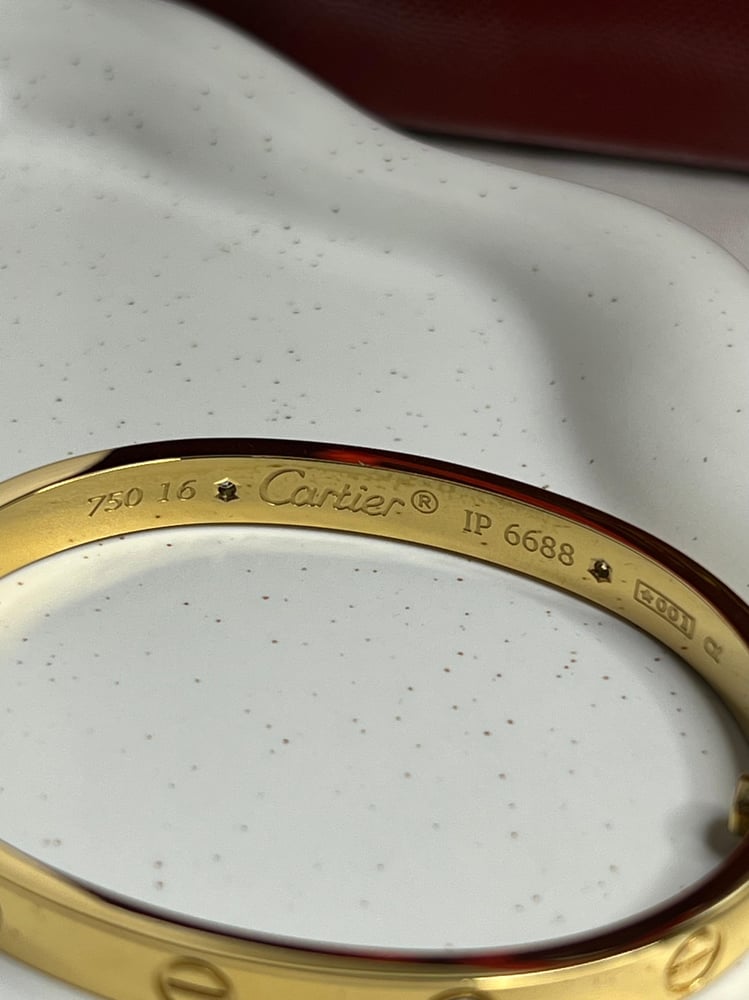 إسوارة Cartier بفصوص ماستر كواليتي