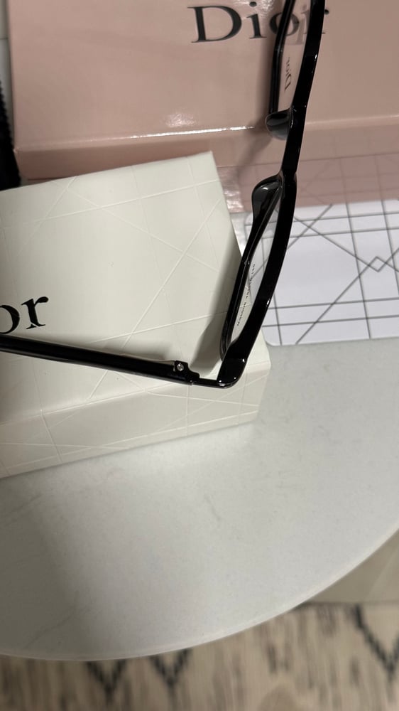 نظارة شمسيه من Dior اطار اسود - عدسة  شفاف