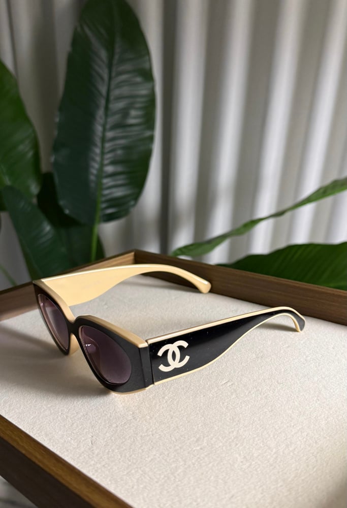 نظارة CHANEL عدسه اسود