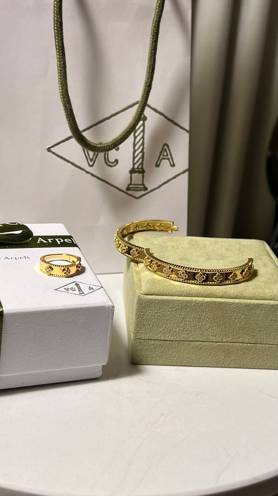 اسوارة + خاتم من van Cleef